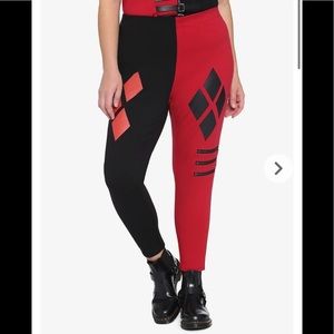 HOT TOPIC X DC COMICS X SUICIDE SQUAD X HARLEY QUINN LEGGINGS - PLUS SIZE *FLAW*